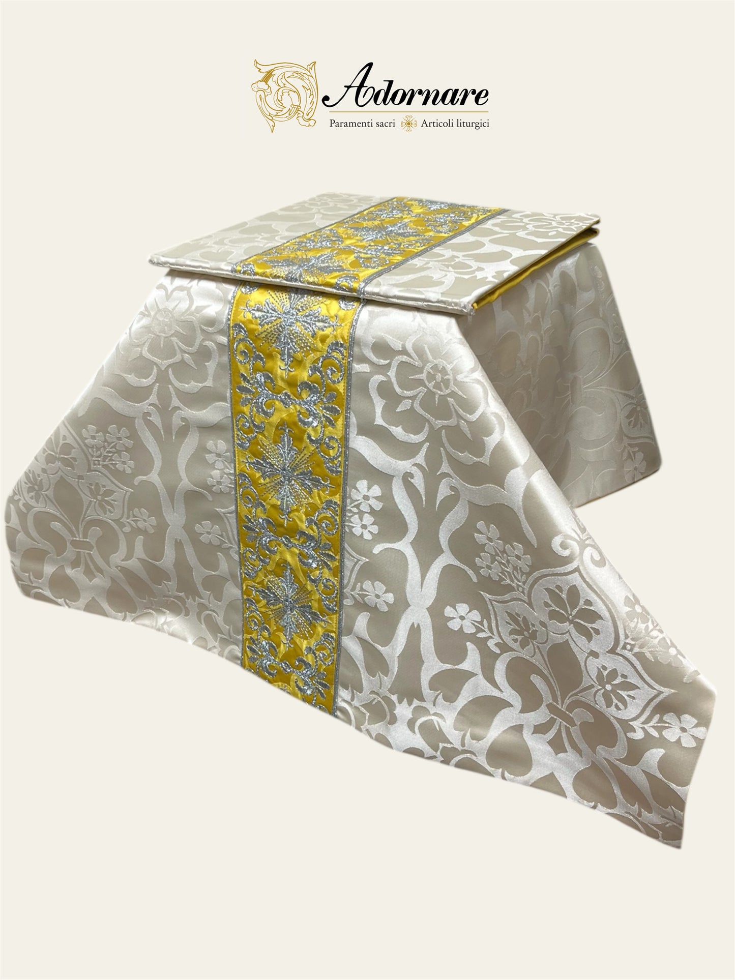 Semi-gothic chasuble with embroidered ornate cross Y-orphrey and IHS appliqué - Low Mass Set / Casula semi-gotica Damasco ricamato a macchina