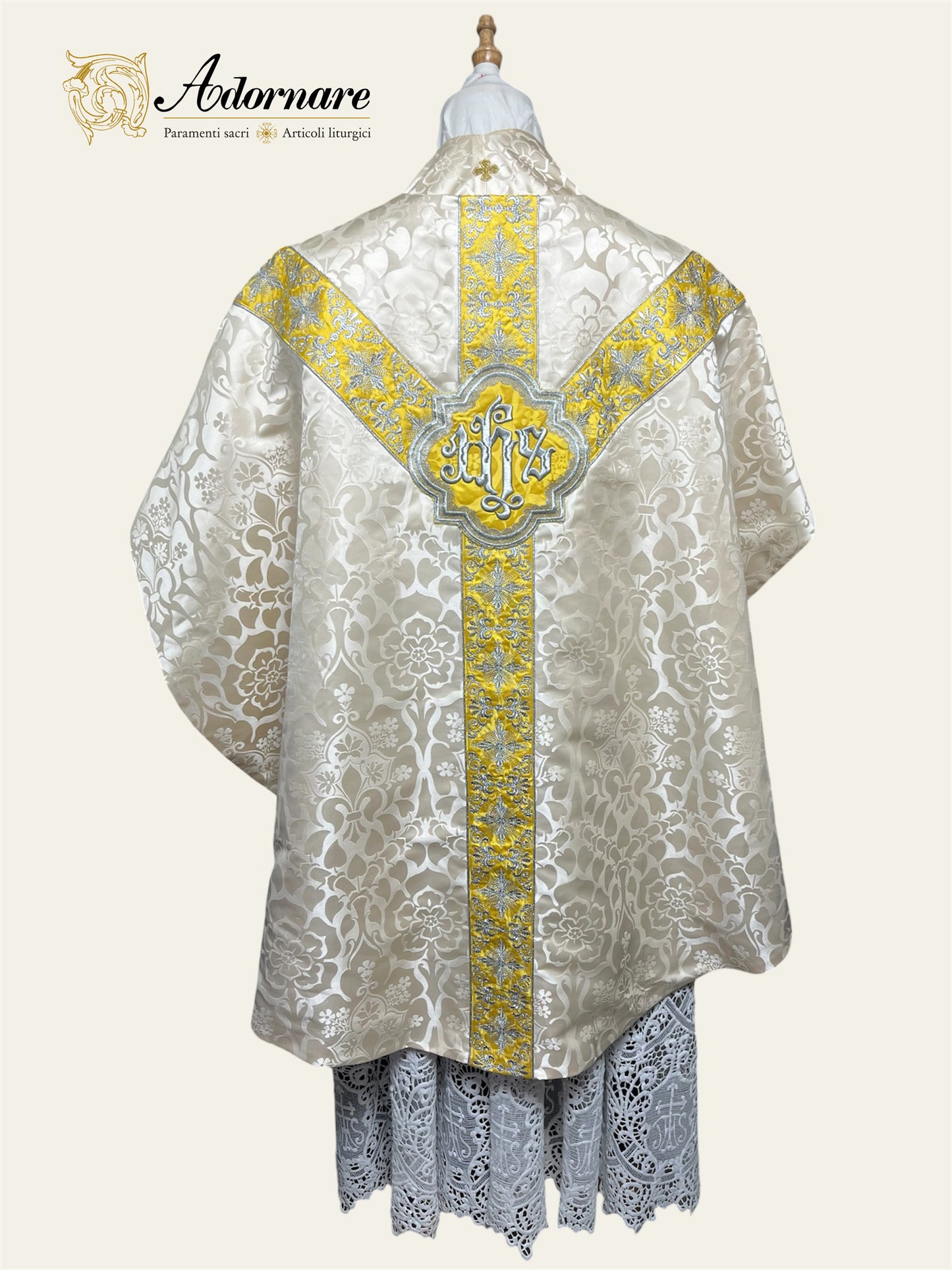 Semi-gothic chasuble with embroidered ornate cross Y-orphrey and IHS appliqué - Low Mass Set / Casula semi-gotica Damasco ricamato a macchina
