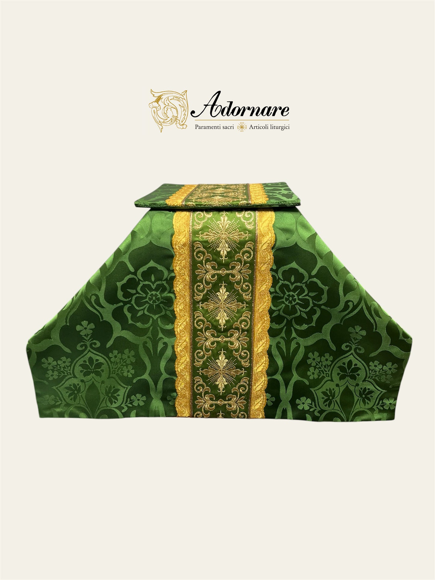 Semi-gothic chasuble with ornate cross Y-orphrey and hand-embroidered Agnus Dei appliqué - Low Mass Set / Casula semi-gotica Damasco ricamato "Agnus Dei"
