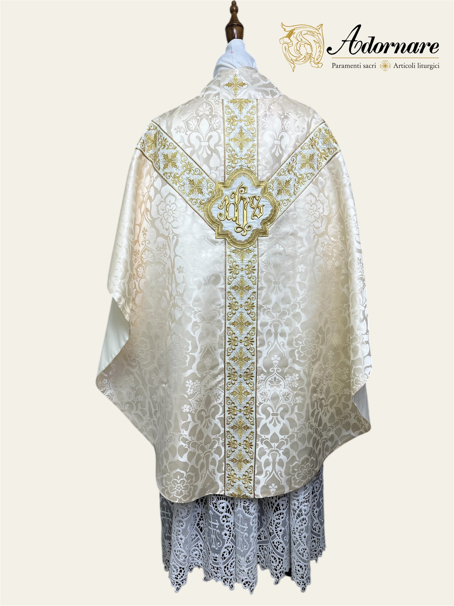 Semi-gothic chasuble with embroidered ornate cross Y-orphrey and IHS appliqué - Low Mass Set / Casule semi-gotica Damasco ricamato a macchina