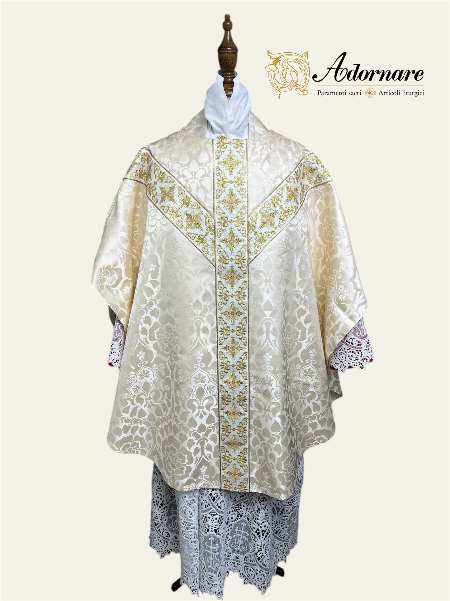 Semi-gothic chasuble with embroidered ornate cross Y-orphrey and IHS appliqué - Low Mass Set / Casule semi-gotica Damasco ricamato a macchina