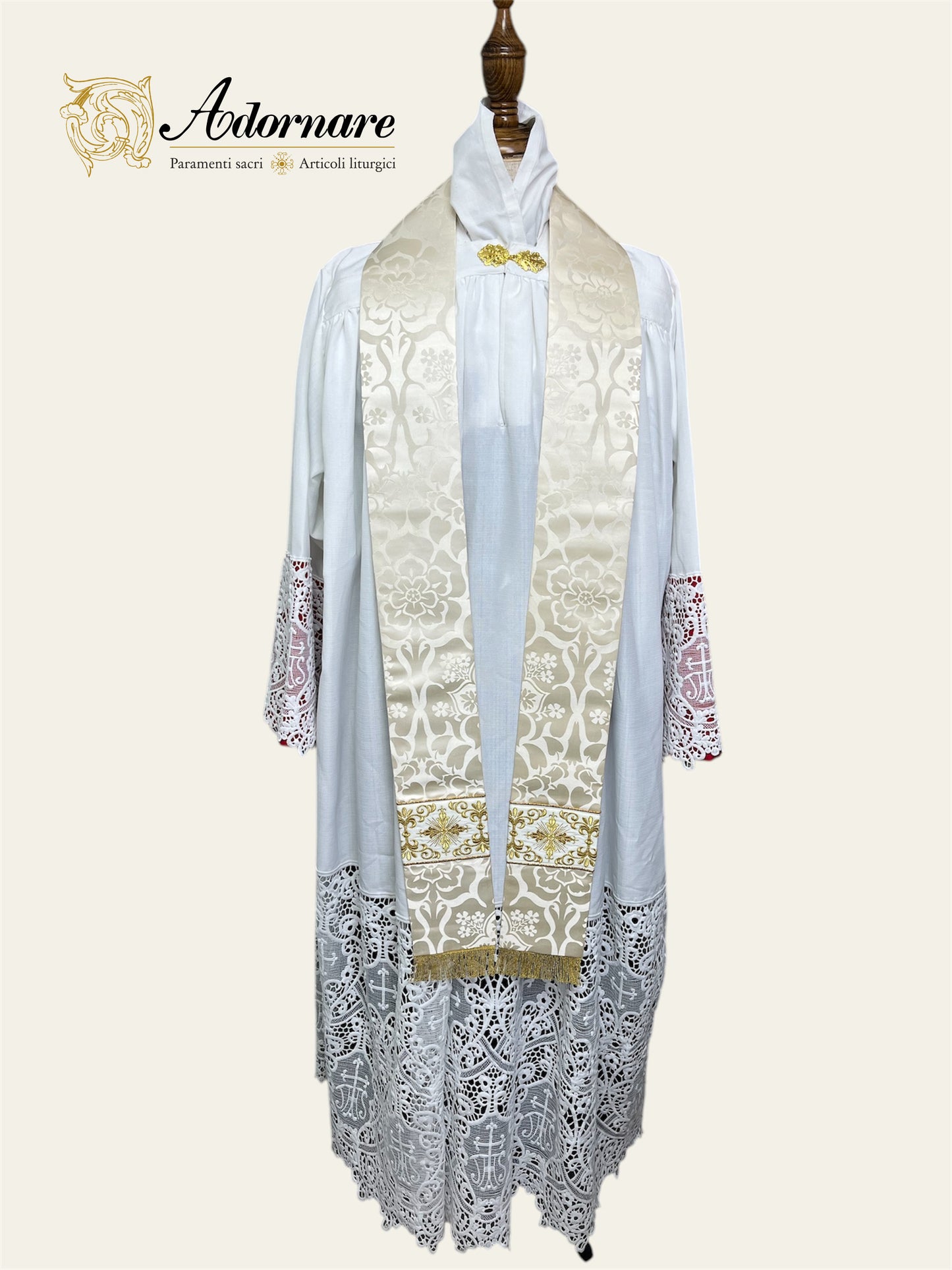 Semi-gothic chasuble with embroidered ornate cross Y-orphrey and IHS appliqué - Low Mass Set / Casule semi-gotica Damasco ricamato a macchina