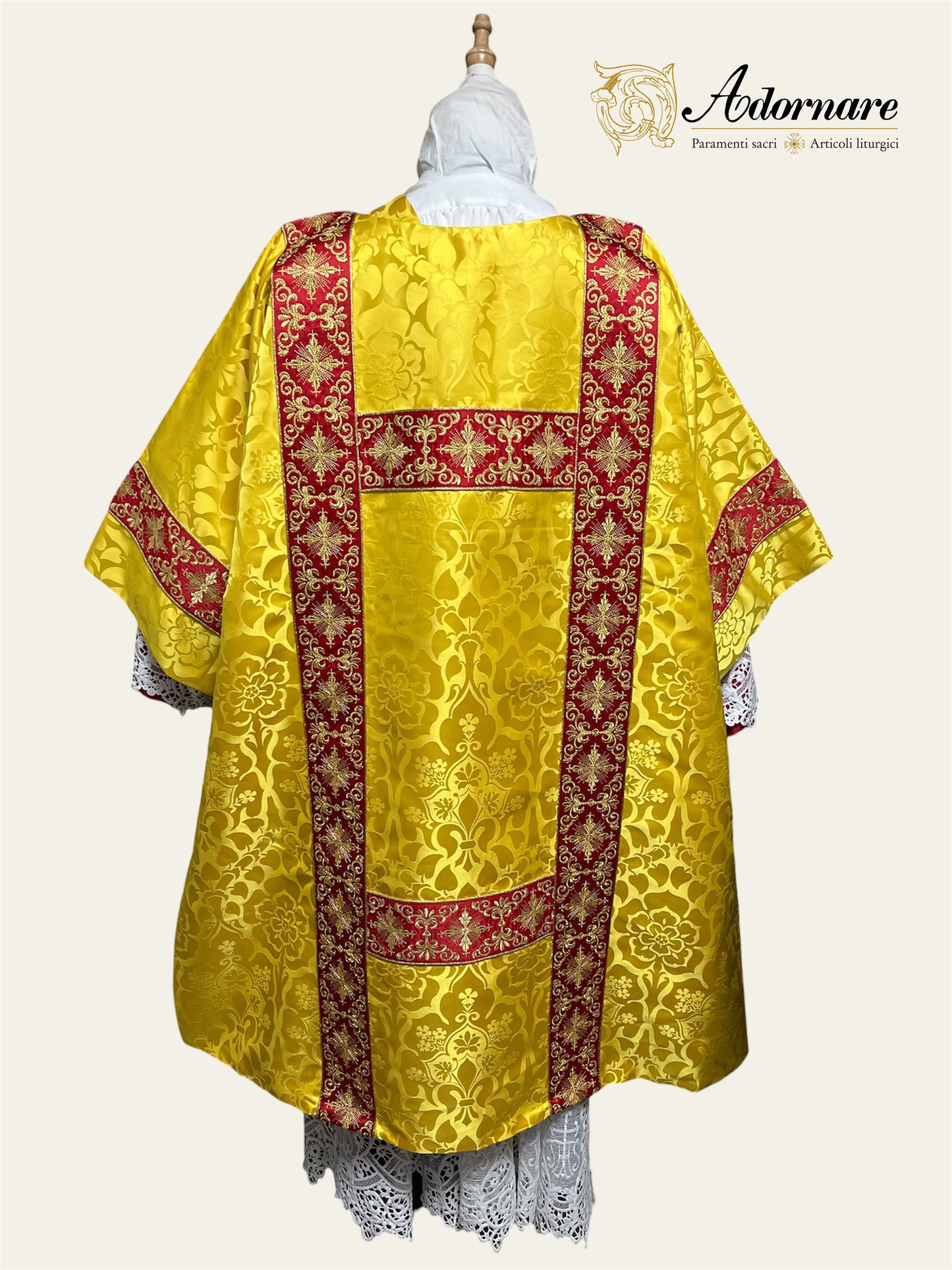 Damask Semi-gothic Dalmatic with embroidered bands / Dalmatica Semi-gotica Damasco Ricamato