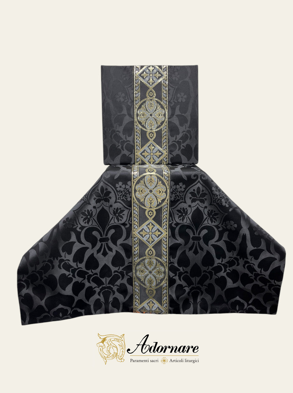Semi-gothic chasuble with woven Y-orphrey and IHS appliqué - Low Mass Set / Casule semi-gotica Damasco