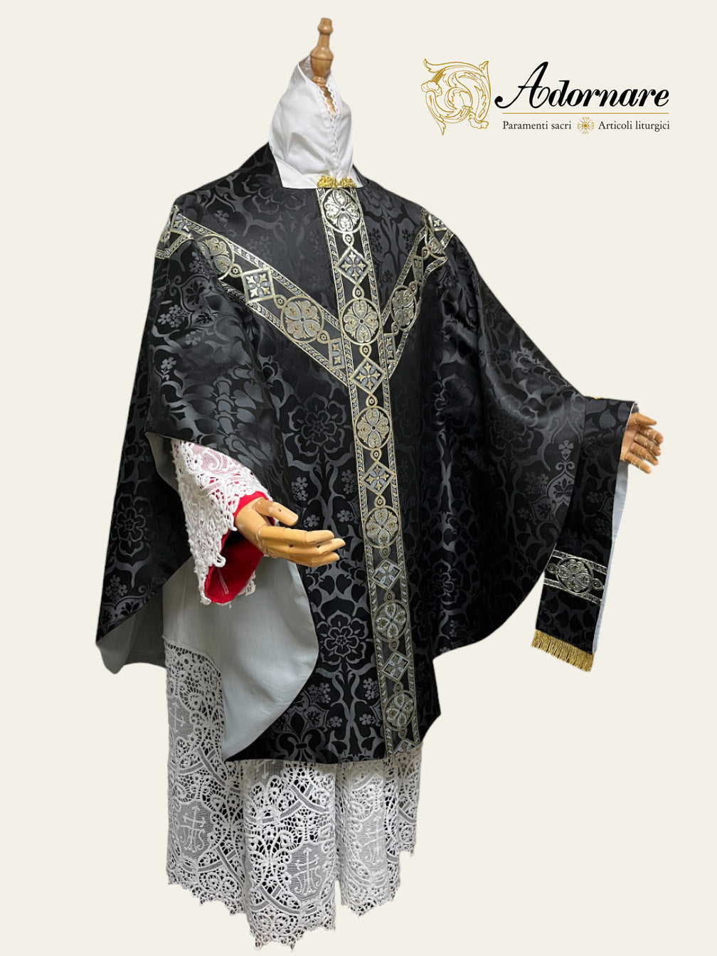Semi-gothic chasuble with woven Y-orphrey and IHS appliqué - Low Mass Set / Casule semi-gotica Damasco