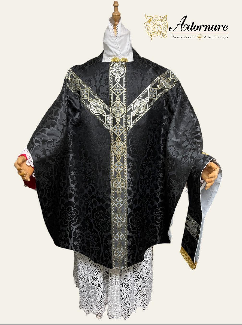 Semi-gothic chasuble with woven Y-orphrey and IHS appliqué - Low Mass Set / Casule semi-gotica Damasco