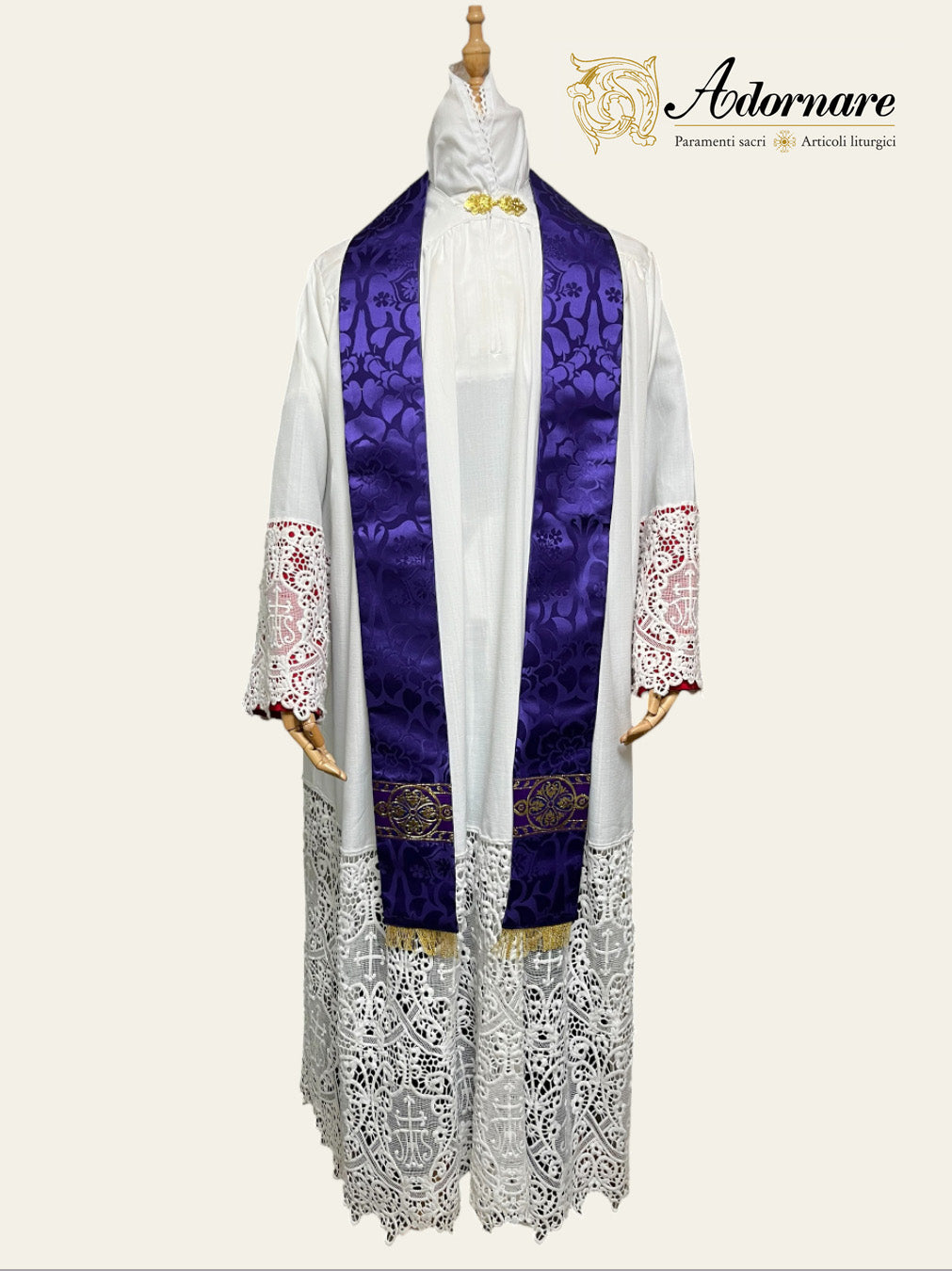 Semi-gothic chasuble with woven Y-orphrey and IHS appliqué - Low Mass Set / Casule semi-gotica Damasco