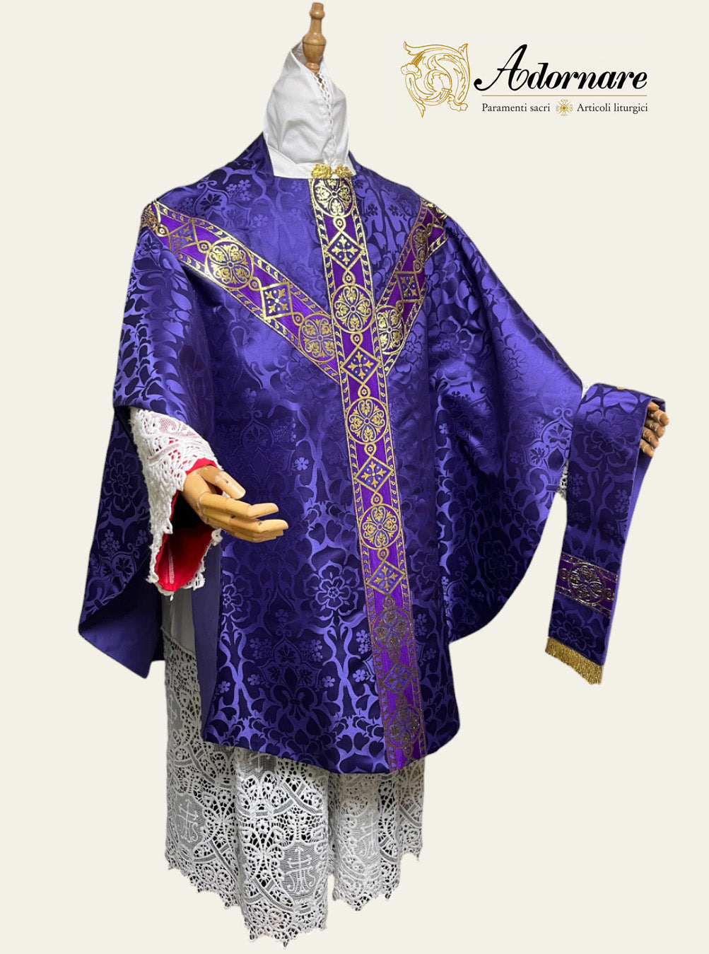 Semi-gothic chasuble with woven Y-orphrey and IHS appliqué - Low Mass Set / Casule semi-gotica Damasco