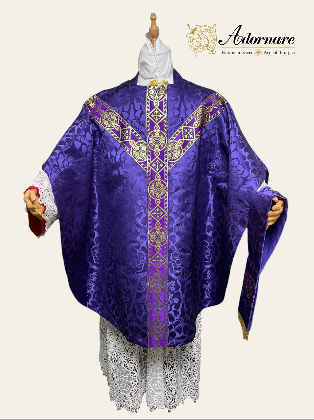Semi-gothic chasuble with woven Y-orphrey and IHS appliqué - Low Mass Set / Casule semi-gotica Damasco
