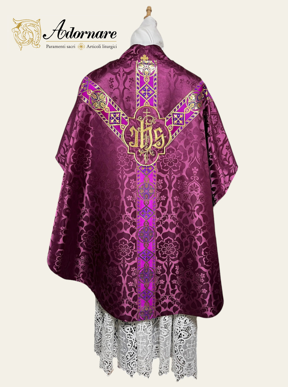 Semi-gothic chasuble with woven Y-orphrey and IHS appliqué - Low Mass Set / Casule semi-gotica Damasco