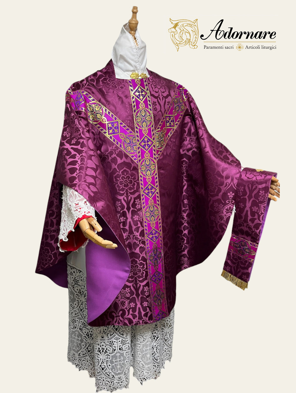 Semi-gothic chasuble with woven Y-orphrey and IHS appliqué - Low Mass Set / Casule semi-gotica Damasco