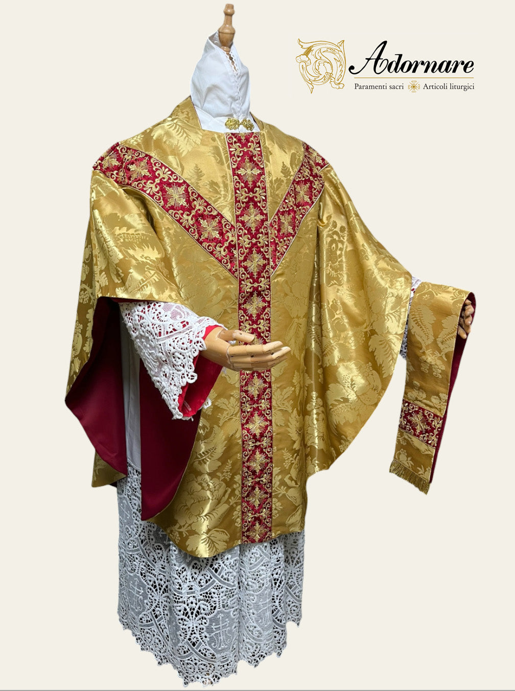 Italian gold silk Damask Semi-gothic chasuble with embroidered ornate cross Y-orphrey and IHS appliqué - Low Mass Set / Casula semi-gotica in Damasco Oro