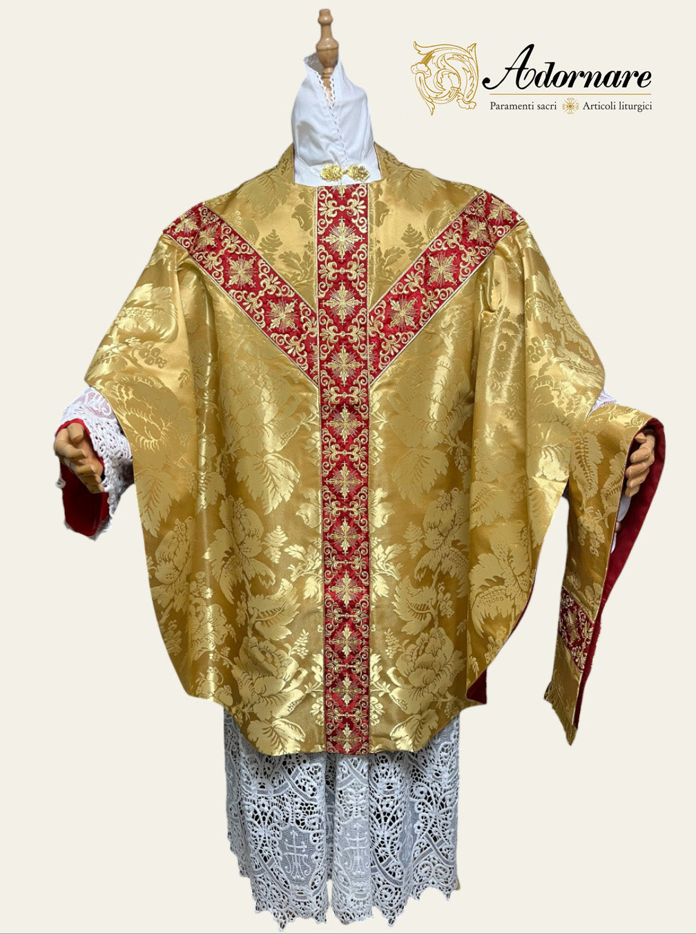 Italian gold silk Damask Semi-gothic chasuble with embroidered ornate cross Y-orphrey and IHS appliqué - Low Mass Set / Casula semi-gotica in Damasco Oro