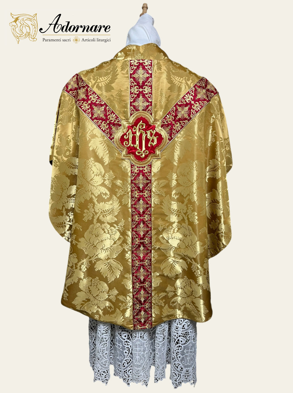 Italian gold silk Damask Semi-gothic chasuble with embroidered ornate cross Y-orphrey and IHS appliqué - Low Mass Set / Casula semi-gotica in Damasco Oro