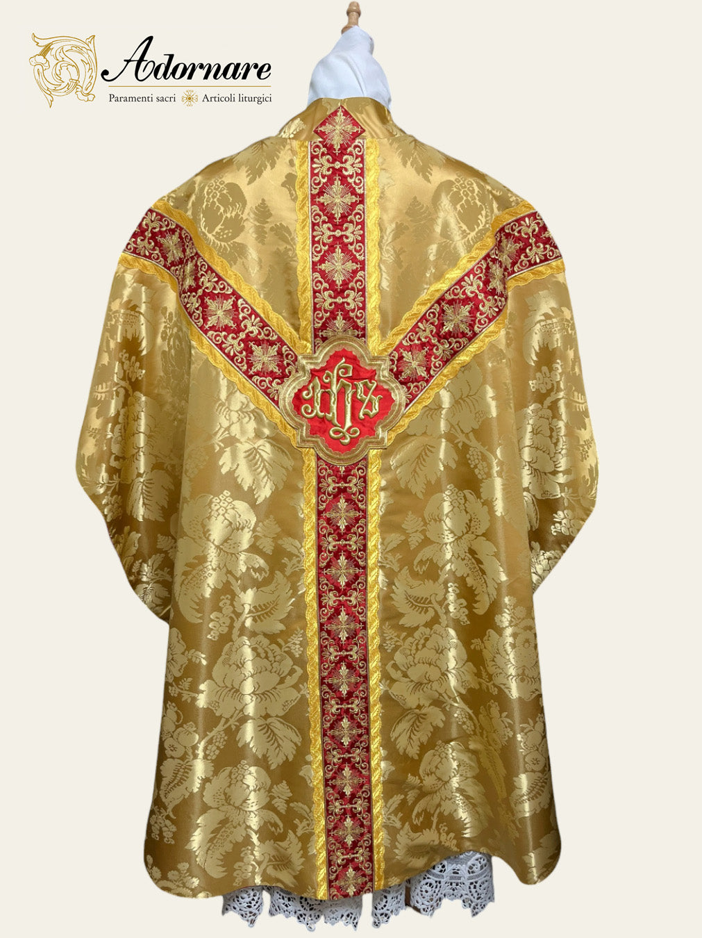 Italian gold silk Damask Semi-gothic chasuble with embroidered ornate cross Y-orphrey and IHS appliqué - Low Mass Set / Casula semi-gotica in Damasco Oro