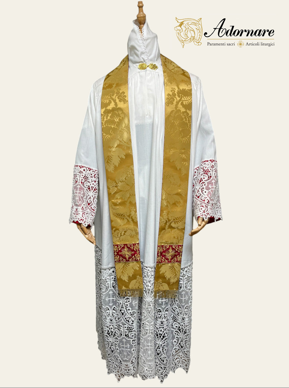 Italian gold silk Damask Semi-gothic chasuble with embroidered ornate cross Y-orphrey and IHS appliqué - Low Mass Set / Casula semi-gotica in Damasco Oro