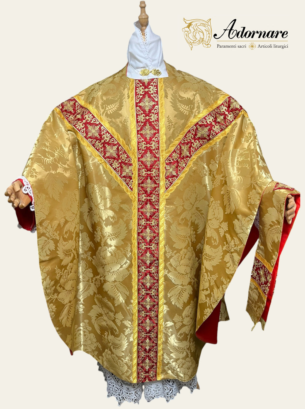 Italian gold silk Damask Semi-gothic chasuble with embroidered ornate cross Y-orphrey and IHS appliqué - Low Mass Set / Casula semi-gotica in Damasco Oro