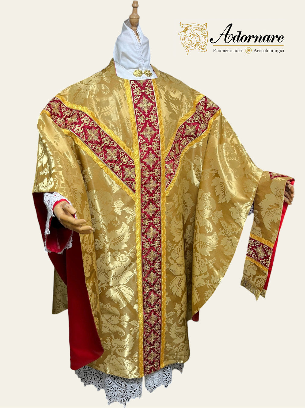 Italian gold silk Damask Semi-gothic chasuble with embroidered ornate cross Y-orphrey and IHS appliqué - Low Mass Set / Casula semi-gotica in Damasco Oro