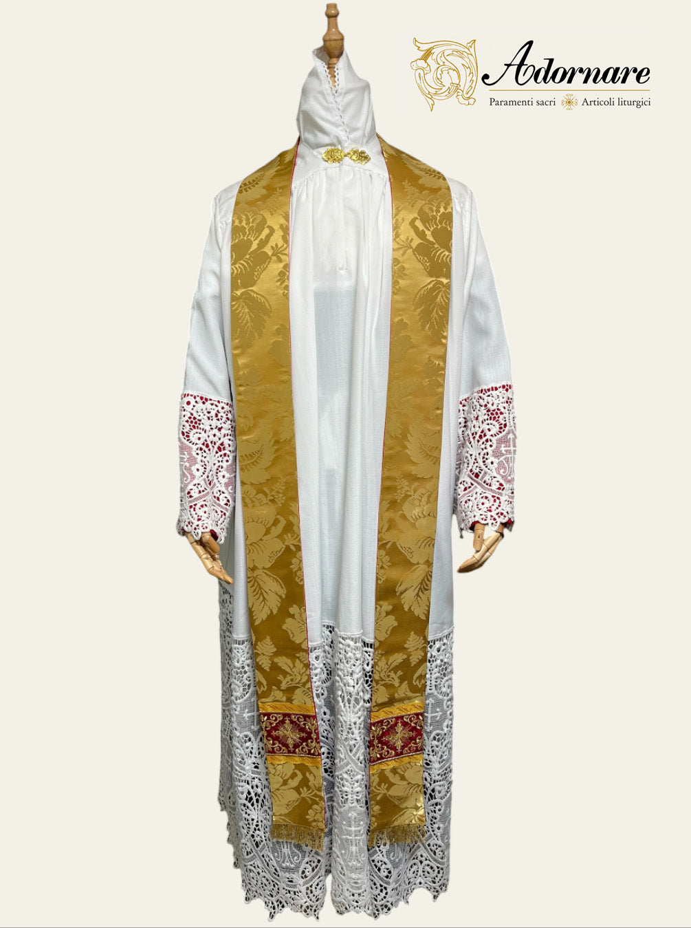Italian gold silk Damask Semi-gothic chasuble with embroidered ornate cross Y-orphrey and IHS appliqué - Low Mass Set / Casula semi-gotica in Damasco Oro