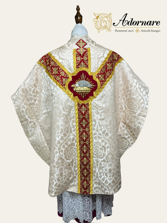 Semi-gothic chasuble with ornate cross Y-orphrey and hand-embroidered Agnus Dei appliqué - Low Mass Set / Casula semi-gotica Damasco ricamato "Agnus Dei"