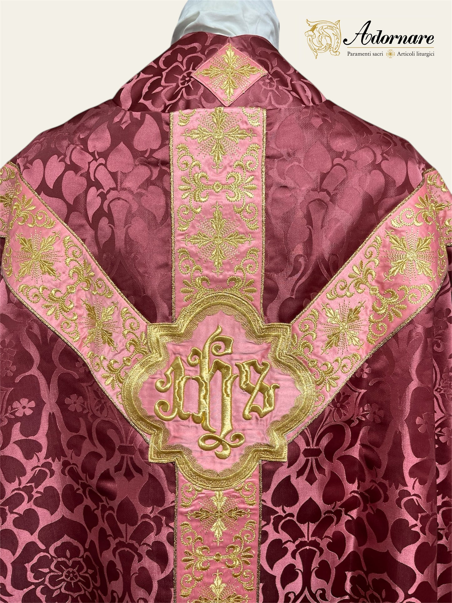 Semi-gothic chasuble with embroidered ornate cross Y-orphrey and IHS appliqué - Low Mass Set / Casule semi-gotica Damasco ricamato a macchina