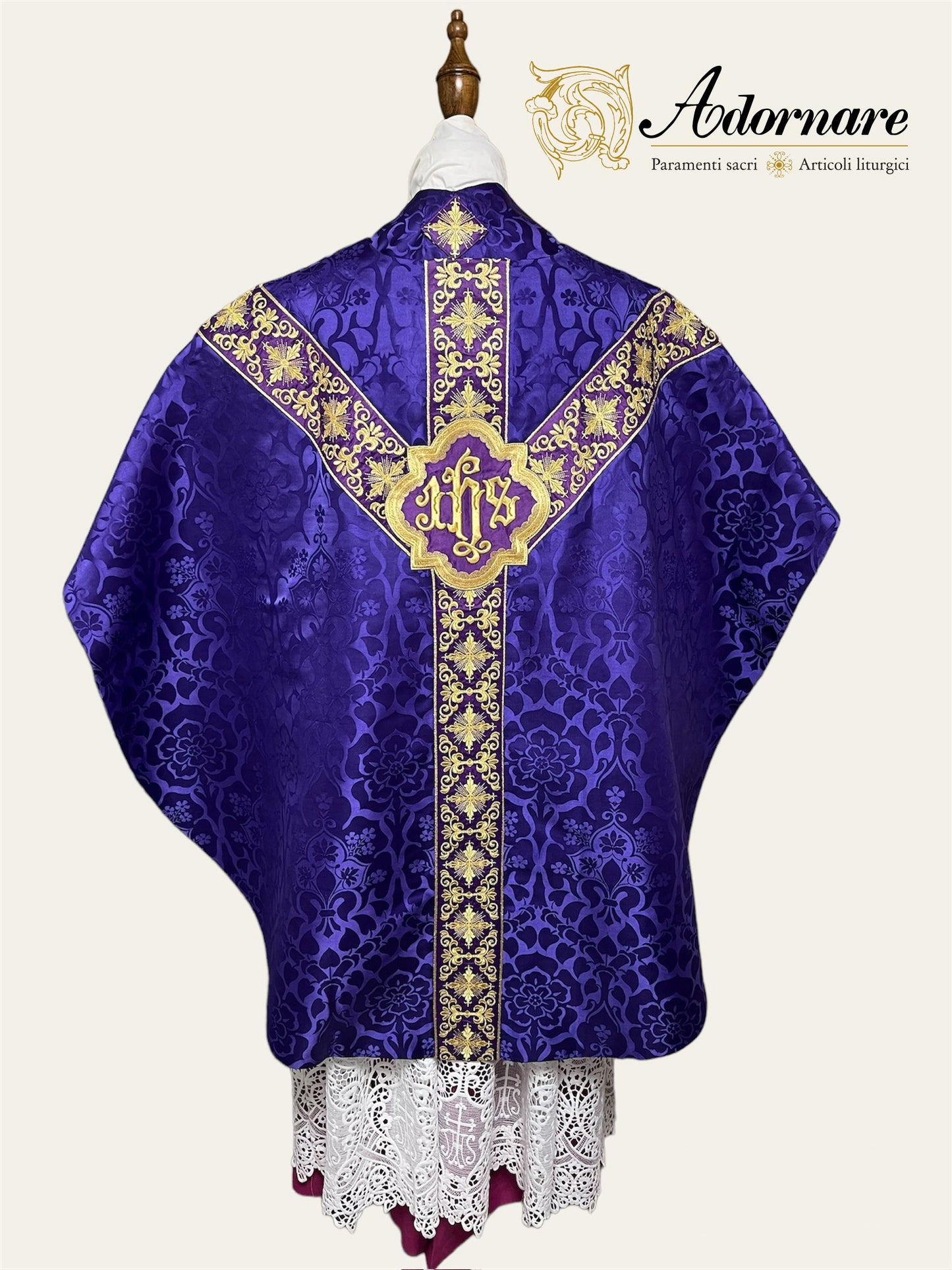 Semi-gothic chasuble with embroidered ornate cross Y-orphrey and IHS appliqué - Low Mass Set / Casule semi-gotica Damasco ricamato a macchina