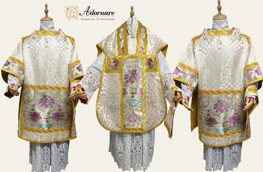 Italian Solemn Mass Set in damask with brocade insert