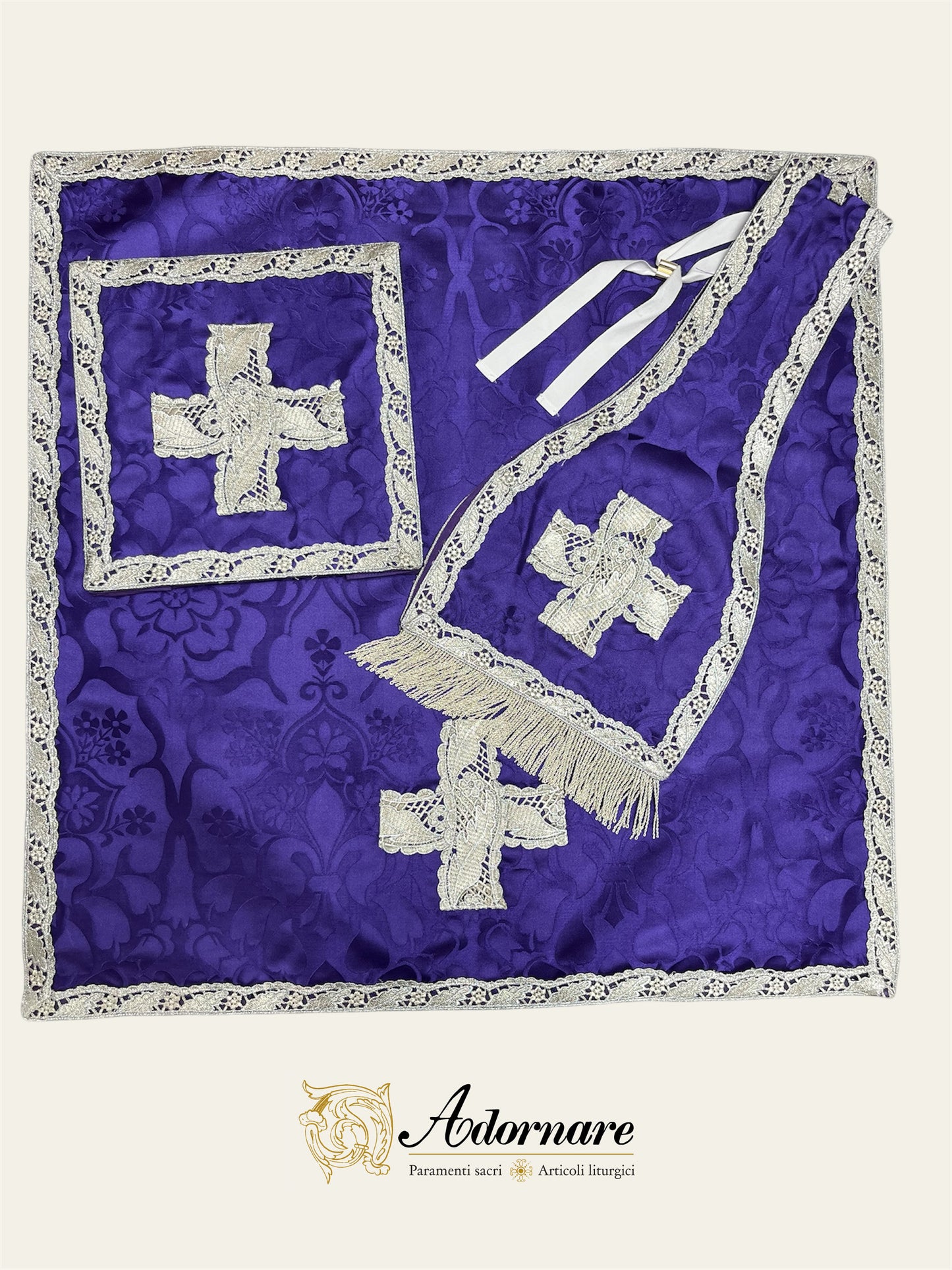 "Agnus Dei" Hand-embroidered French-cut Roman Chasuble Low Mass Set / Pianeta Francese "Agnus Dei"