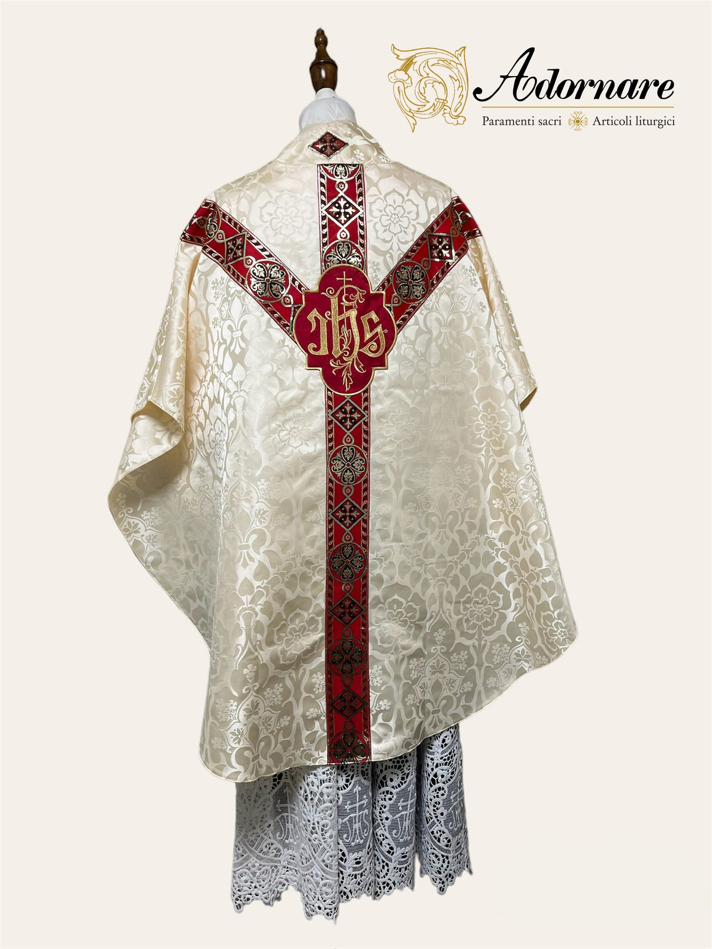 Semi-gothic chasuble with woven Y-orphrey and IHS appliqué - Low Mass Set / Casule semi-gotica Damasco