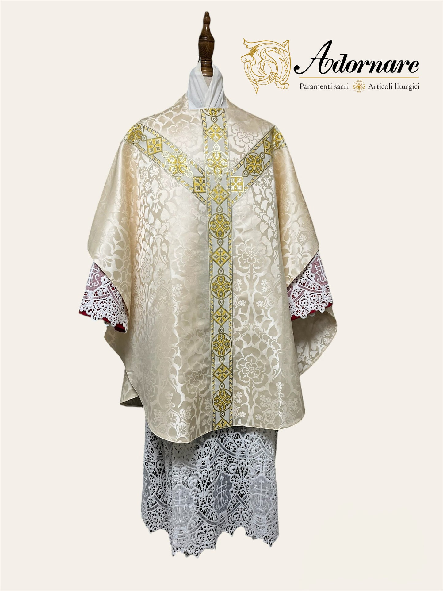 Semi-gothic chasuble with woven Y-orphrey and IHS appliqué - Low Mass Set / Casule semi-gotica Damasco