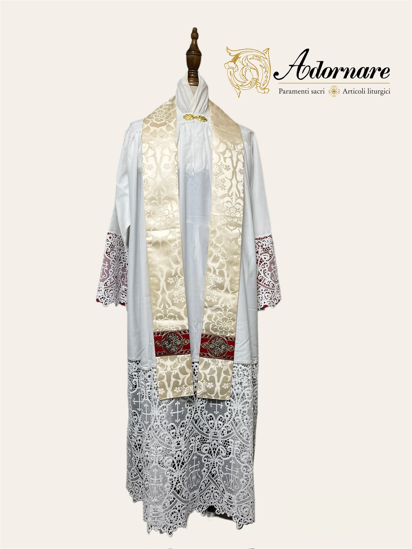 Semi-gothic chasuble with woven Y-orphrey and IHS appliqué - Low Mass Set / Casule semi-gotica Damasco